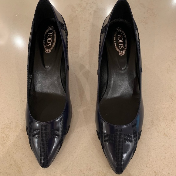 Tod’s Classic Patent Leather Heels - Picture 5 of 7